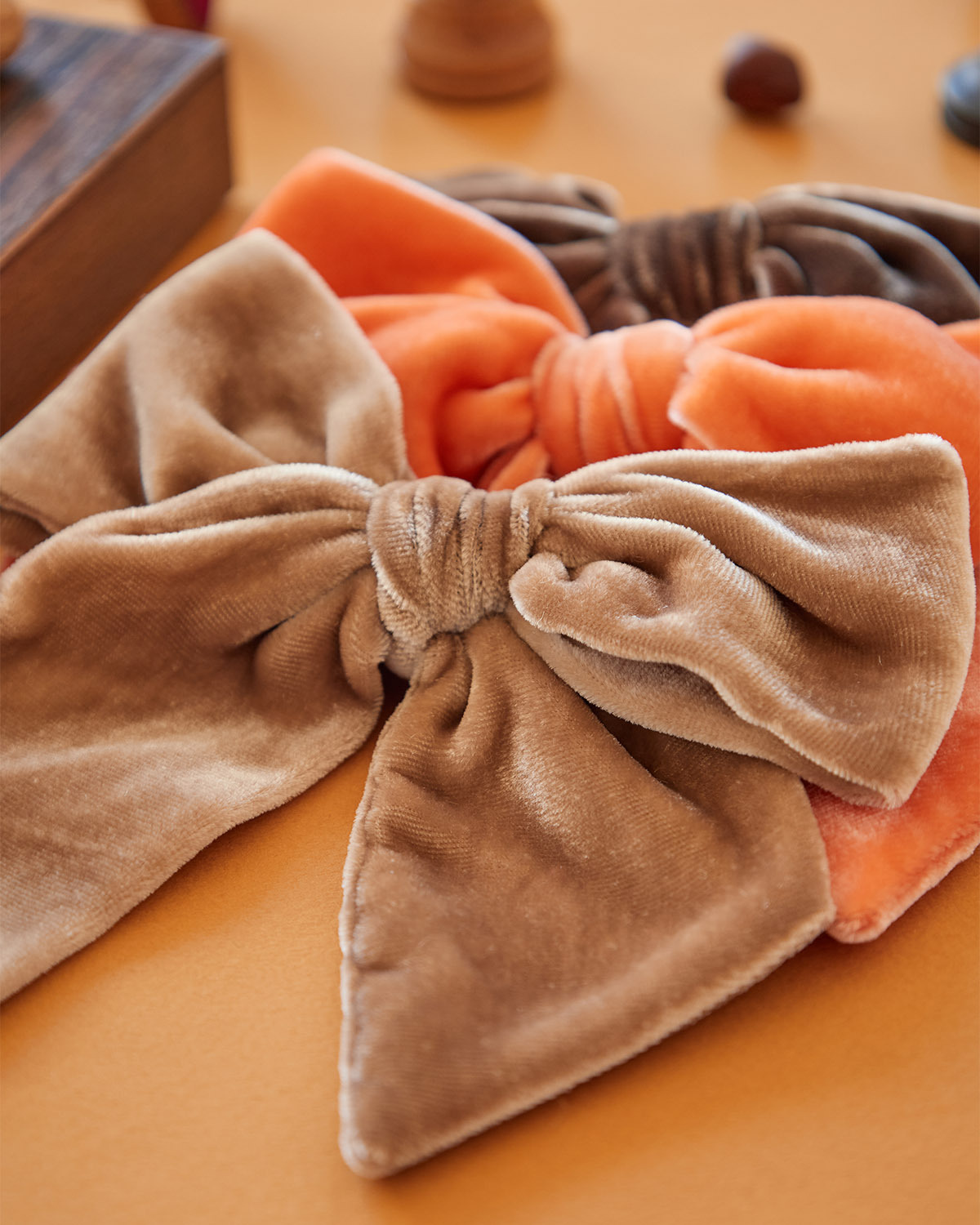 Бархатный бант JOZEPHINE