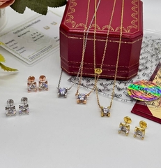 Колье с камнем каратником из серебра 925 пробы в стилистике CARTIER