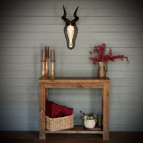 Череп антилопы на медальоне