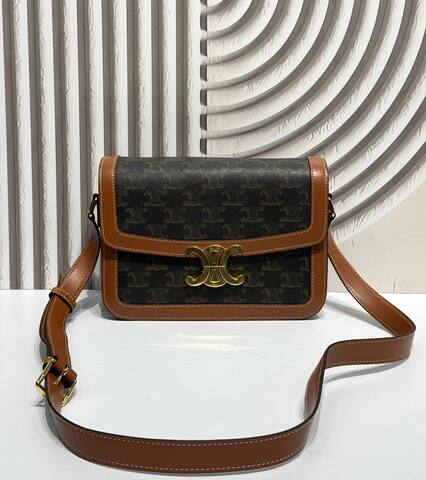 Сумки CELINE CLASSIQUE TRIOMPHE из блестящей кожи