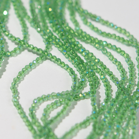 Шпинель синтетическая с эффектом иризации, оттенок "Яблоко", 3мм, шар, микроогранка