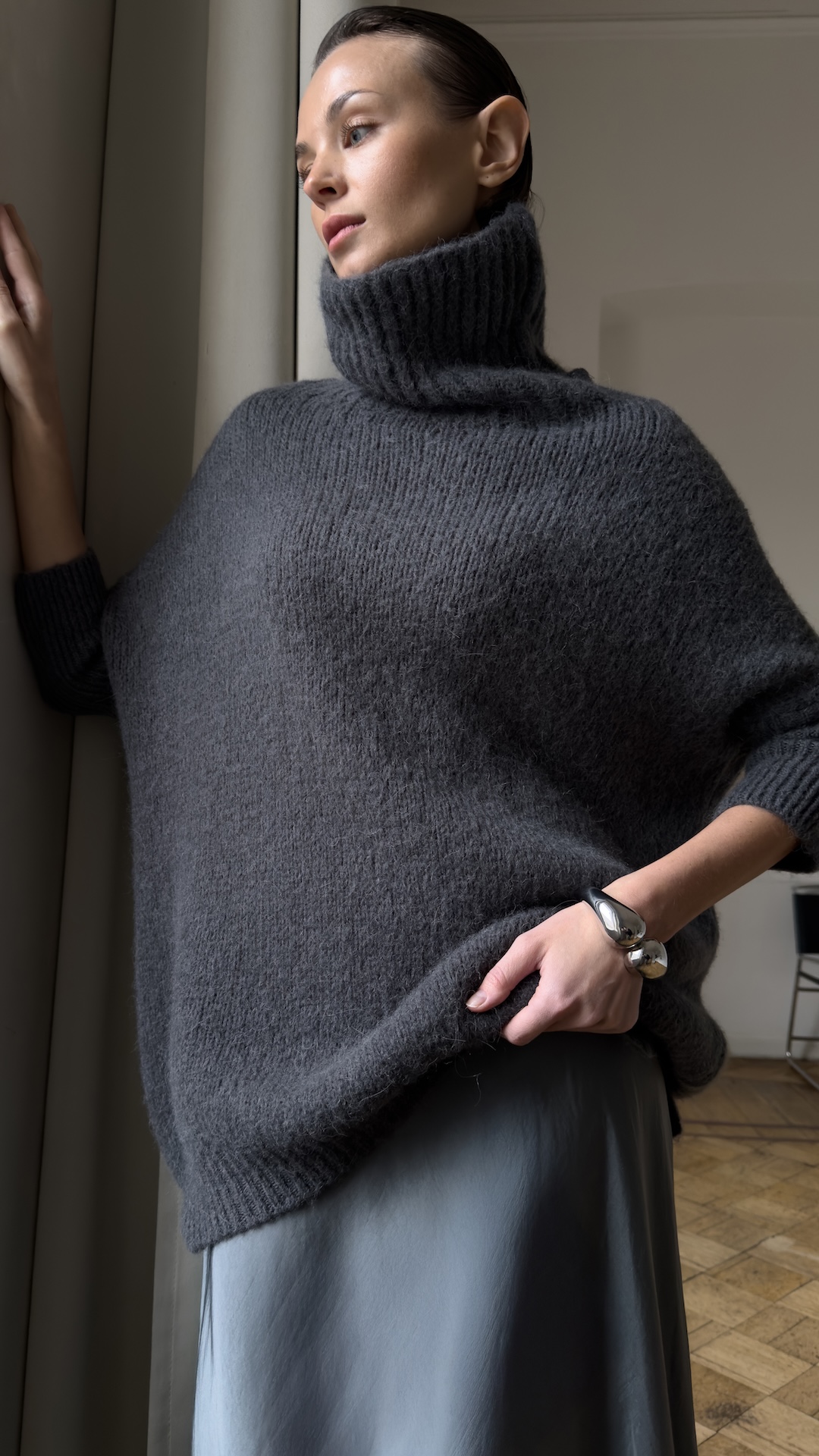 Браслет в виде двух выпуклых капель