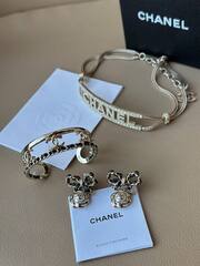 Браслет жесткий CHANEL цвет шампань с вставкой из кожи