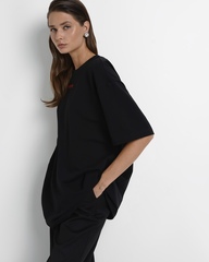 Черная футболка