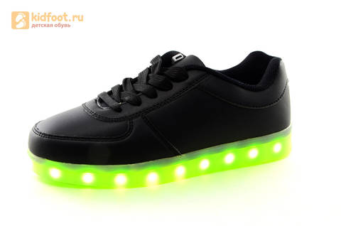 Светящиеся кроссовки с USB зарядкой Fashion (Фэшн) на шнурках, цвет черный, светится вся подошва. Изображение 4 из 27.