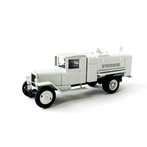 ZIS-5V BZ-39 tanker Gasoline refueling 1:43