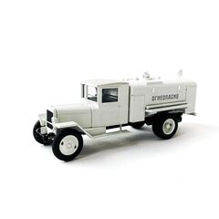 ZIS-5V BZ-39 tanker Gasoline refueling 1:43