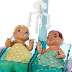 Барби Детский врач с малышками