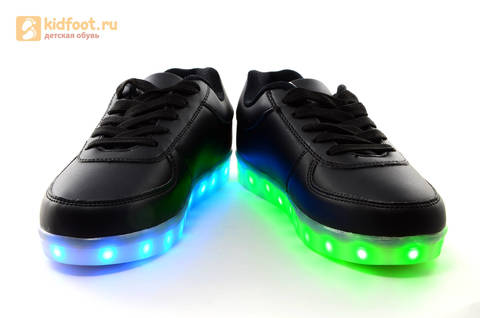 Светящиеся кроссовки с USB зарядкой Fashion (Фэшн) на шнурках, цвет черный, светится вся подошва. Изображение 10 из 27.