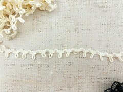 Тесьма с эластичными петлями, 8х10 м, ш. 1,5 см, кремовый