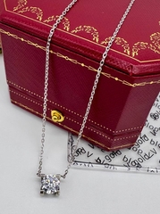 Колье с камнем каратником из серебра 925 пробы в стилистике CARTIER