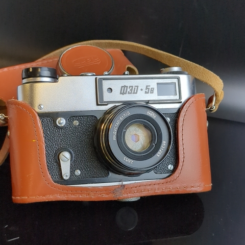 №18 Фотоаппарат "ФЭД-5 в" с объективом "Индустар-61 Л/Д" в родном кофре, металл, пластик, стекло, кожа, Харьковский машиностроительный завод им. Дзержинского (ФЭД), СССР, 1978-1980 гг.