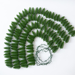 Еловая лиана искусственная, длина около 1,8 м, цвет зеленый, + - 120 лапок, набор 1 шт.