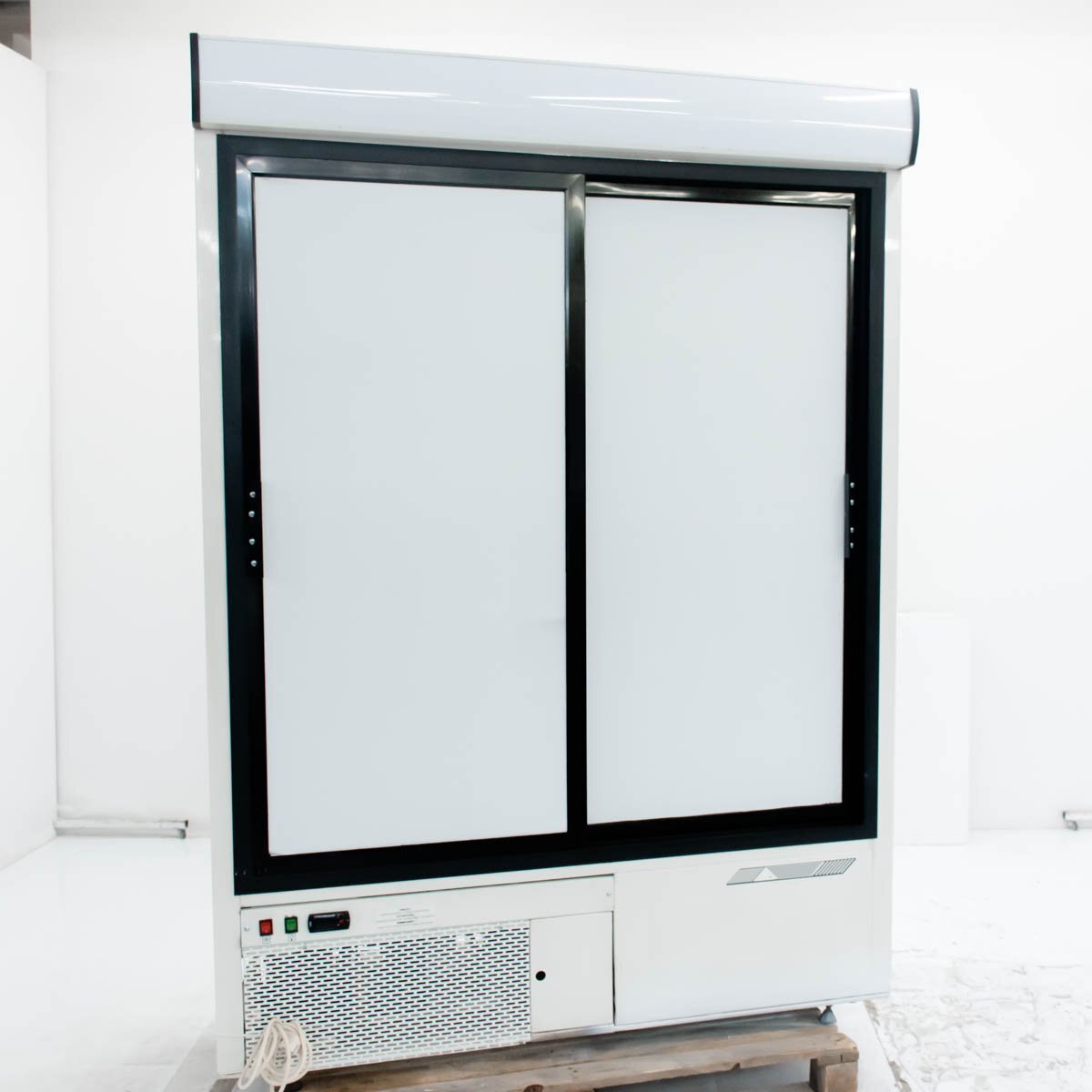 Шкаф холодильный Cold SW-1400 DR УТ-00050766