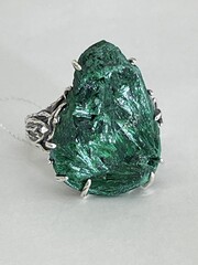 Скала-малахит (кольцо из серебра)