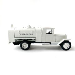 ZIS-5V BZ-39 tanker Gasoline refueling 1:43