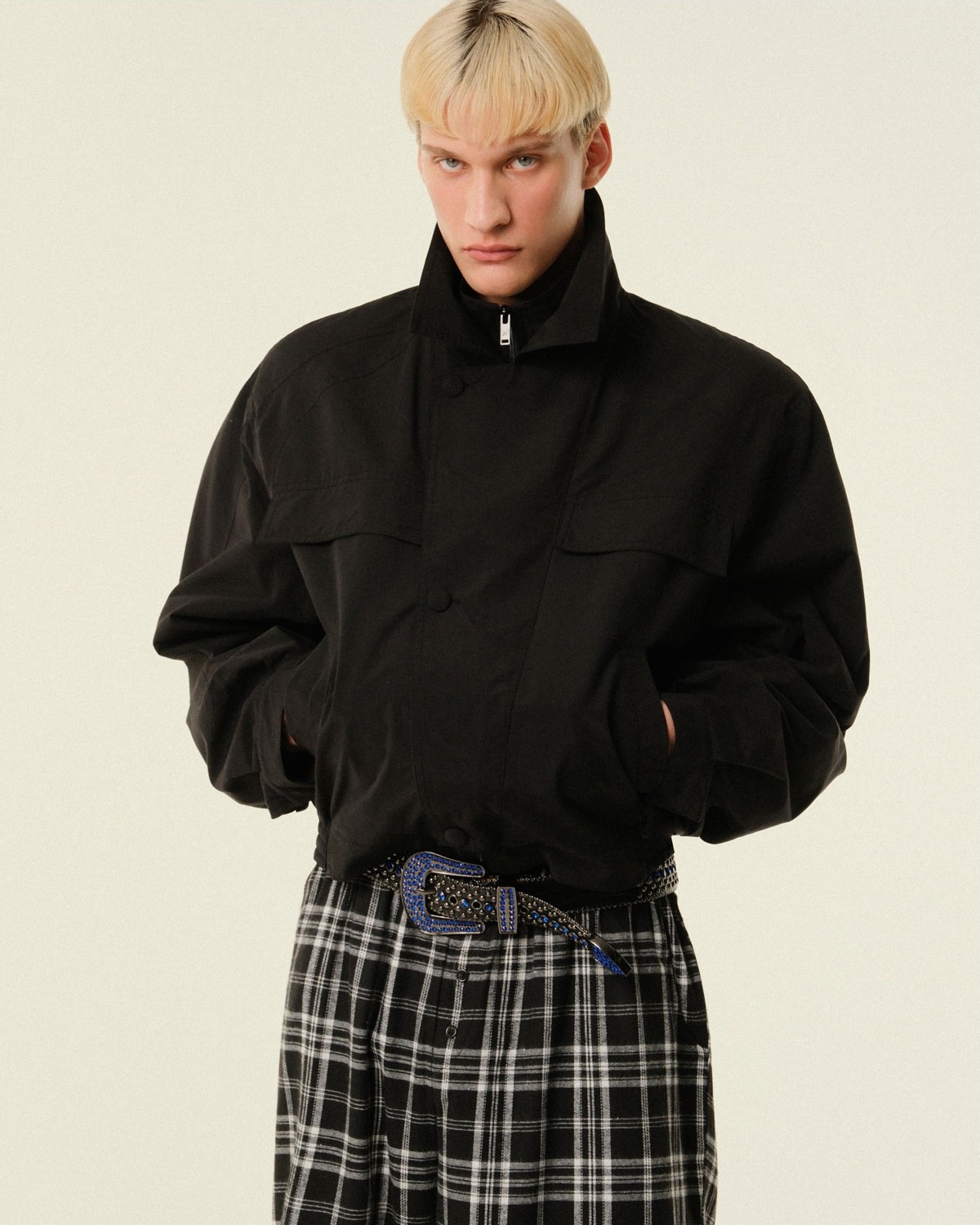 Куртка с объемными плечами