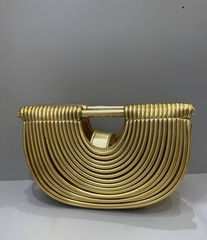 Стильная сумка клатч полукруг в стилистике BOTTEGA