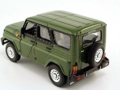 UAZ-Hunter 4x4 2004 green Bauer Autobahn Cararama 1:43 used