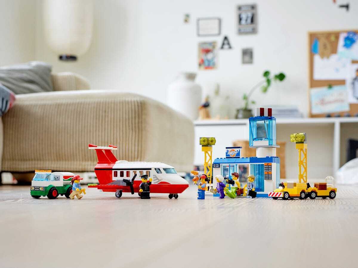 LEGO City Airport 60261