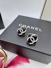 sergi-v-forme-kvadrata-style-by-chanel-chernaya-ehmal