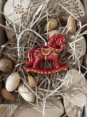 Красная лошадка. Подвеска FG-161