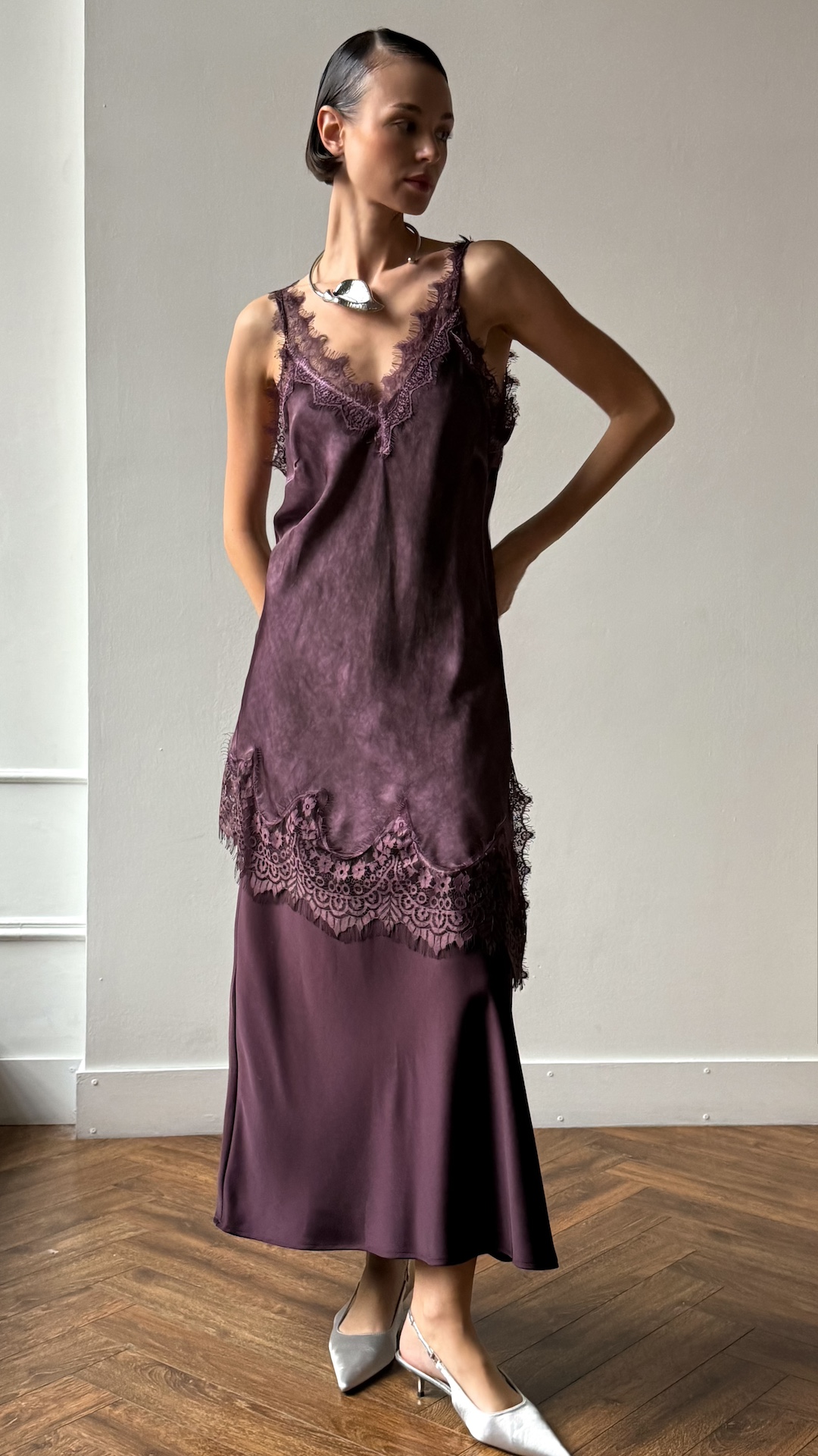 Сорочка с косым краем и широким кружевом