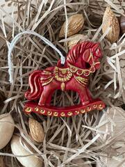 Красная лошадка. Подвеска FG-161