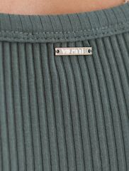 Топ из трикотажа в широкий рубчик  D43.178 (112907)