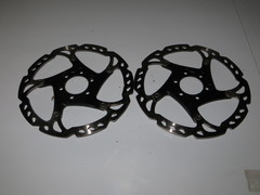 Ротор Shimano XT RT76-S 160 мм, 6 болтов, есть и другие размеры.