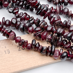 Гранат альмандин бусины, крошка, размер 4-8 мм, цена за нить 38 см