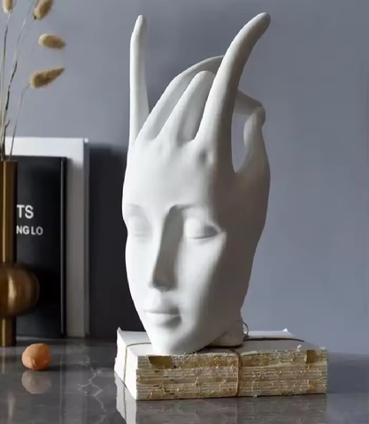 Фигурка Sophistication