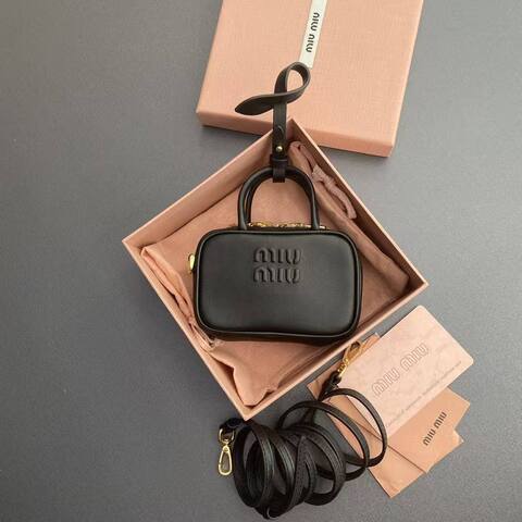 Микро сумка MIU MIU из натуральной кожи в черном цвете