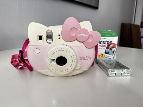 Фотоаппарат fujifilm instax mini Hello Kitty