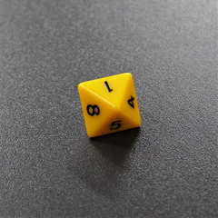 Желтый восьмигранный кубик (d8) для ролевых и настольных игр