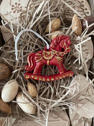 Красная лошадка. Подвеска FG-161