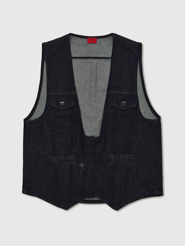 Жилет с глубоким вырезом и накладными карманами 