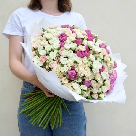 Букет кустовых роз 101шт купить в Перми