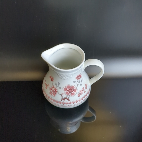 Молочник, сливочник фарфоровый Кольдиц, Colditz, GDR, роспись цветы, 10.5 см, винтаж времён СССР