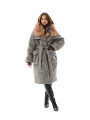 Темно-серое утепленное пальто на молнии с мехом