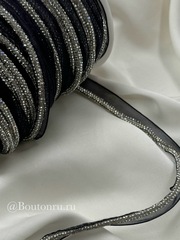 Кант на черной органзе со стразовым шнуром