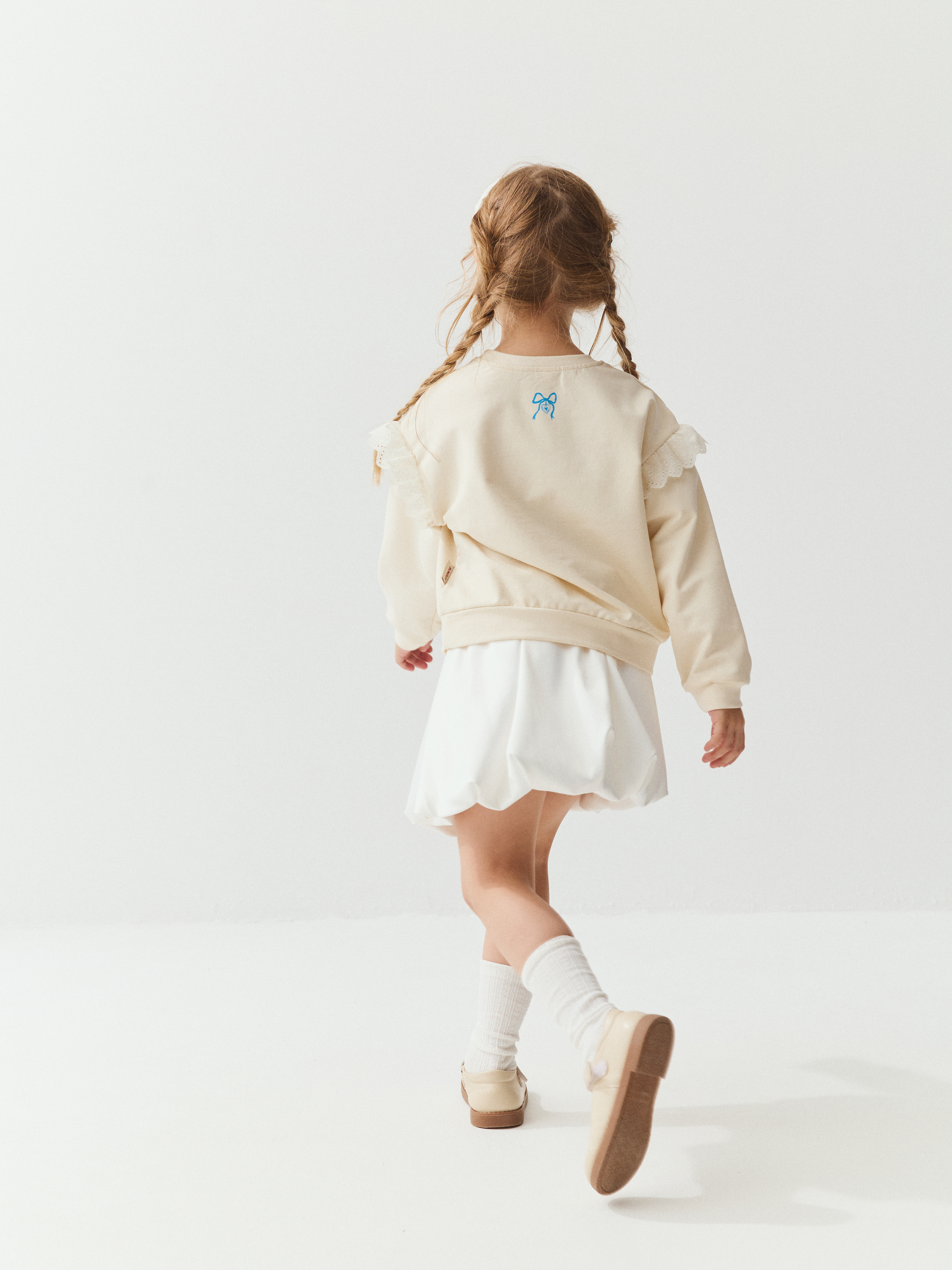 свитшот с рюшей "куколка"  со скидкой