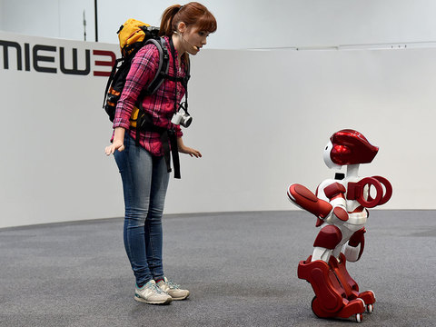 Робот Hitachi Emiew 3