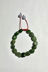 Браслет JADE из зеленого нефрита на нити