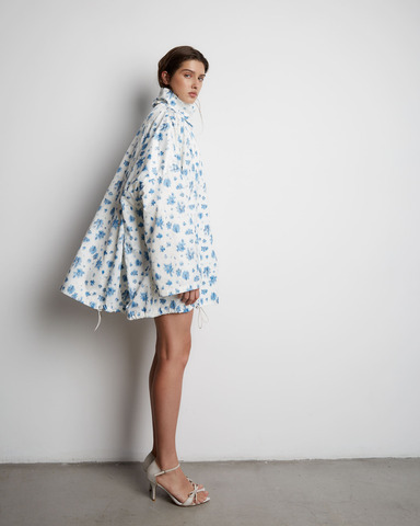 Ветровка объемного кроя непромокаемая цветы молочный/голубой