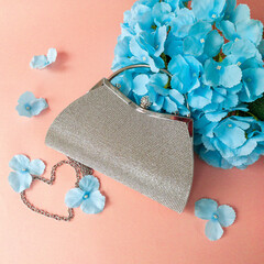 Сумочка - клатч Серебряная с ручкой и цепью, усыпанная стразами, на магните, фурнитура в серебре, 23*6*14 см