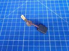 Щетка графитовая DDE 6х18,5х18мм CSE2418 пружина, круглый пятак со скобой (8406-430201-0100000)