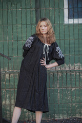 Ксения. Платье женское льняное миди с вышивкой под пояс PL-422621