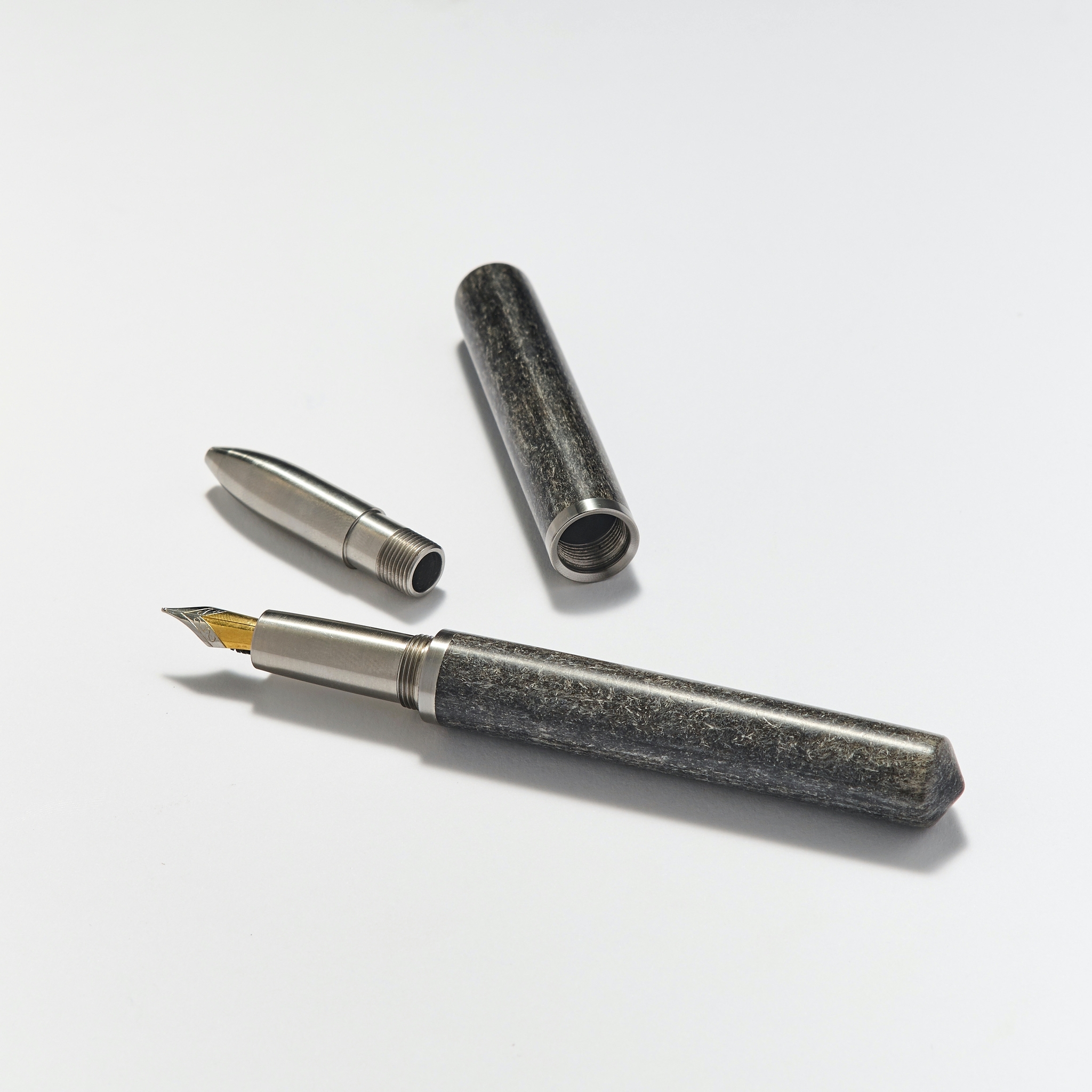 Studio Pen — ручка из шерсти со сменными насадками