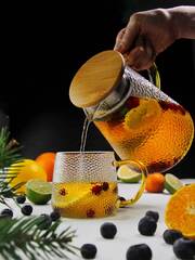 Стеклянный заварочный чайник с бамбуковой крышкой-фильтром и с желтой ручкой "Атлант", 1,8 литра